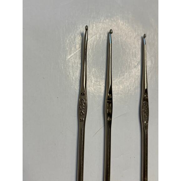 Lot of 12 Vintage Steel Metal Crochet Hooks Boye Unbranded Aluminum Lace - Picture 2 of 5